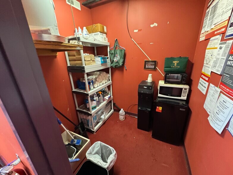 More Photos Of 2501 William Penn Hwy, Easton General Retail For Lease