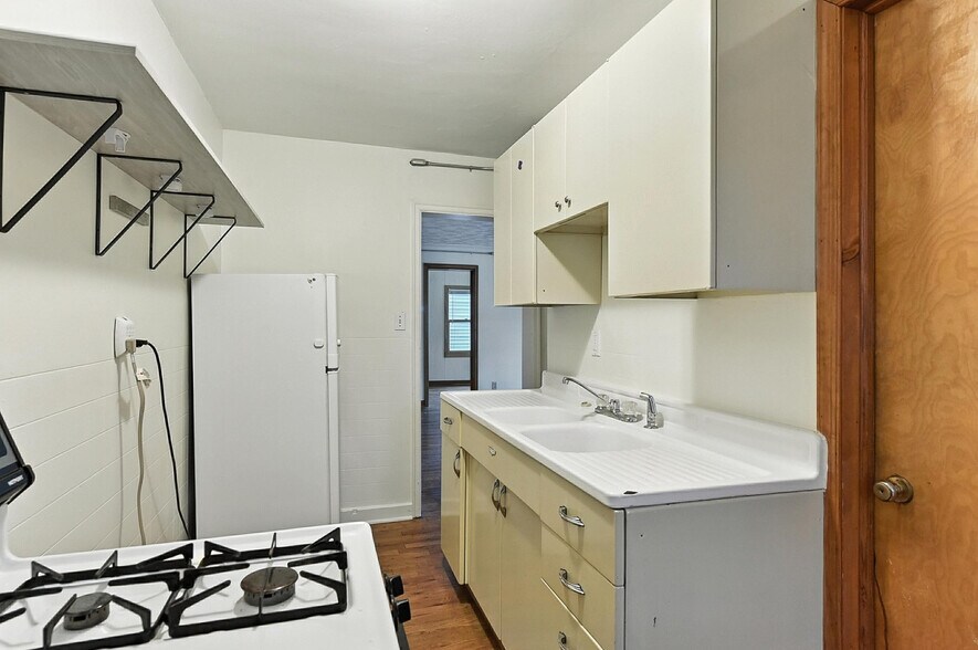 More Photos Of 817 N 48th St, Omaha Apartments For Sale