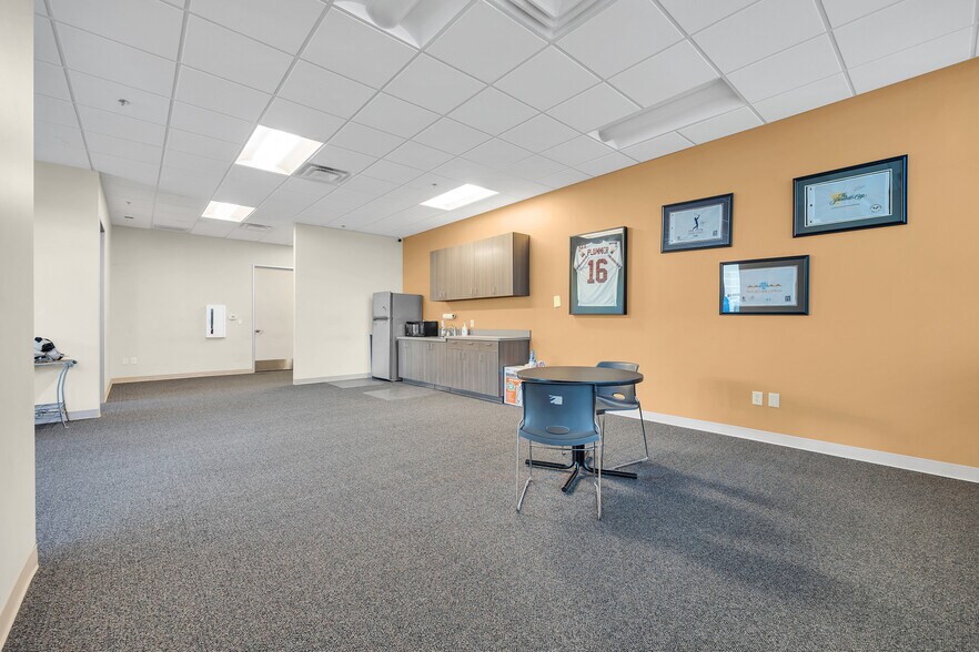 More Photos Of 23320 N 18th Dr, Phoenix Warehouse For Sale