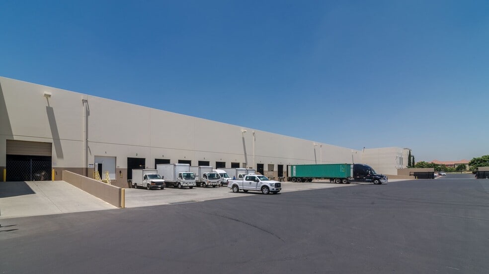 More Photos Of 10725 Sierra Ave, Fontana Manufacturing For Lease