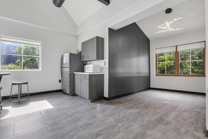 More Photos Of 1480 Manning Pky, Powell Loft Creative Space For Sale