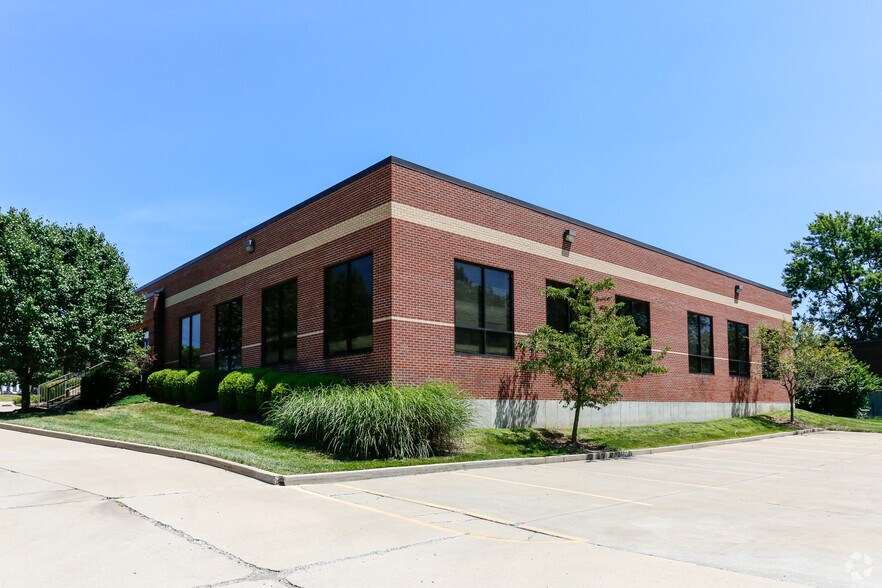More Photos Of 3801 Sharon Park Ln, Sharonville Office For Lease