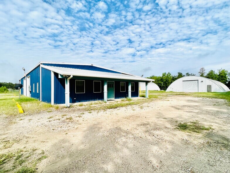 More Photos Of 4512 S Highway 35, Alvin Light Manufacturing For Lease