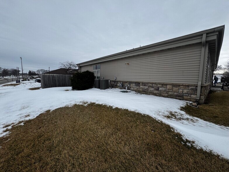 More Photos Of 5051 E University Ave, Pleasant Hill Freestanding For Sale