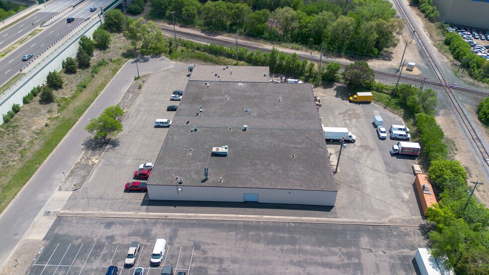 More Photos Of 5221 Lakeland Ave N, Crystal Warehouse For Sale