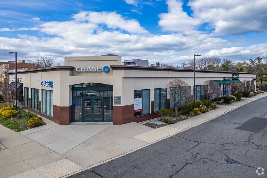 Primary Photo Of 240 Glen Head Rd, Glen Head Freestanding For Lease