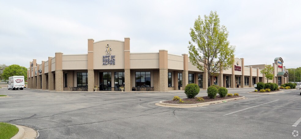 More Photos Of 940 Hansen Rd, Green Bay Storefront For Lease