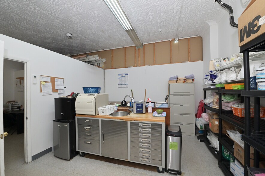 More Photos Of 24-26 W Merrick Rd, Freeport Storefront For Sale