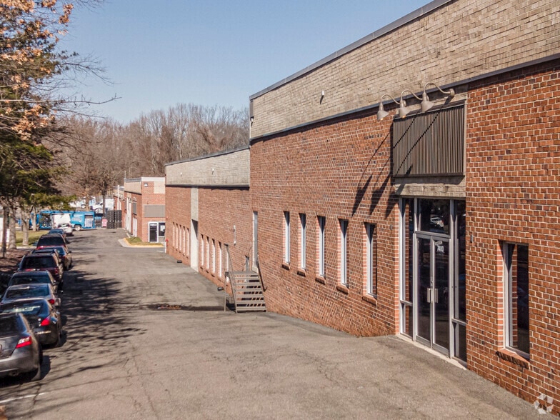 More Photos Of 7401-7403 Lockport Pl, Lorton Unknown For Lease