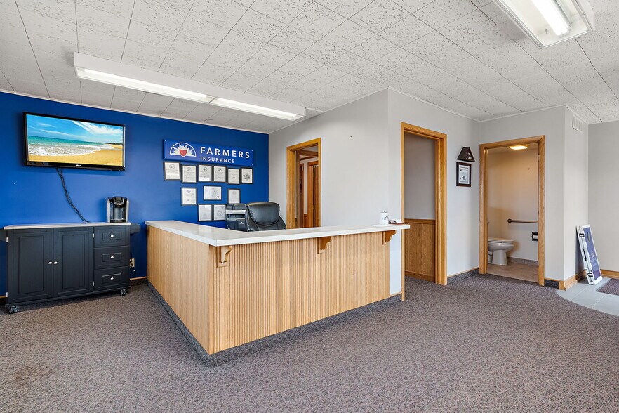 More Photos Of 101 S Main St, Pine Island General Retail For Sale