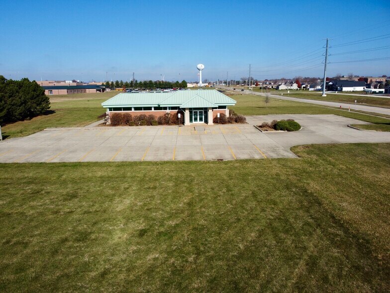Primary Photo Of 803 Illini Dr, Clinton Office For Sale