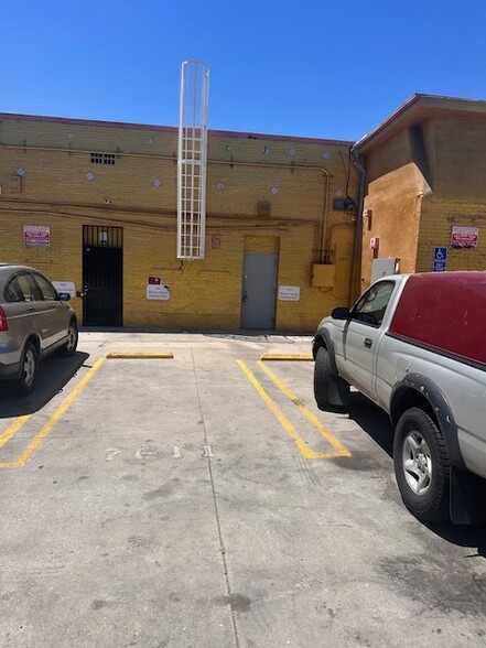 More Photos Of 7611-7615 Melrose Ave, Los Angeles Storefront For Lease