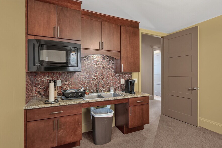 More Photos Of 16007 Via Shavano, San Antonio Office For Sale