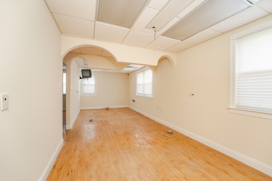 More Photos Of 98 New Rd, Somers Point Showroom For Sale
