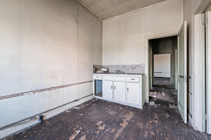 More Photos Of 101-105 S Scales St, Reidsville Storefront Retail Office For Sale