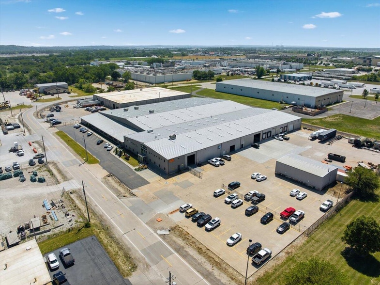 More Photos Of 3211 Nebraska Ave, Council Bluffs Warehouse For Lease