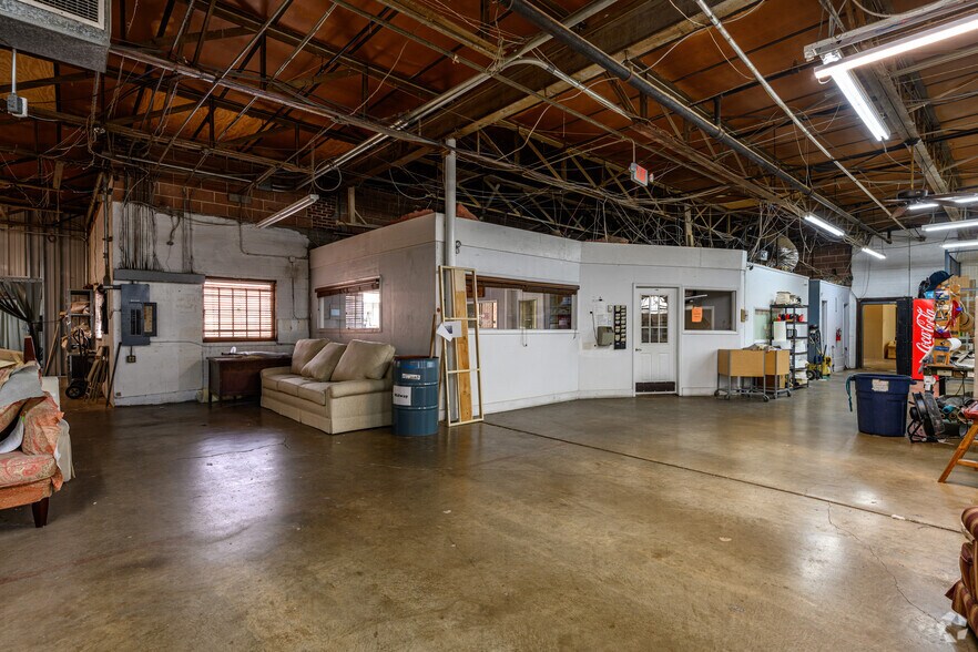 More Photos Of 1912 S Good Latimer Expy, Dallas Warehouse For Sale