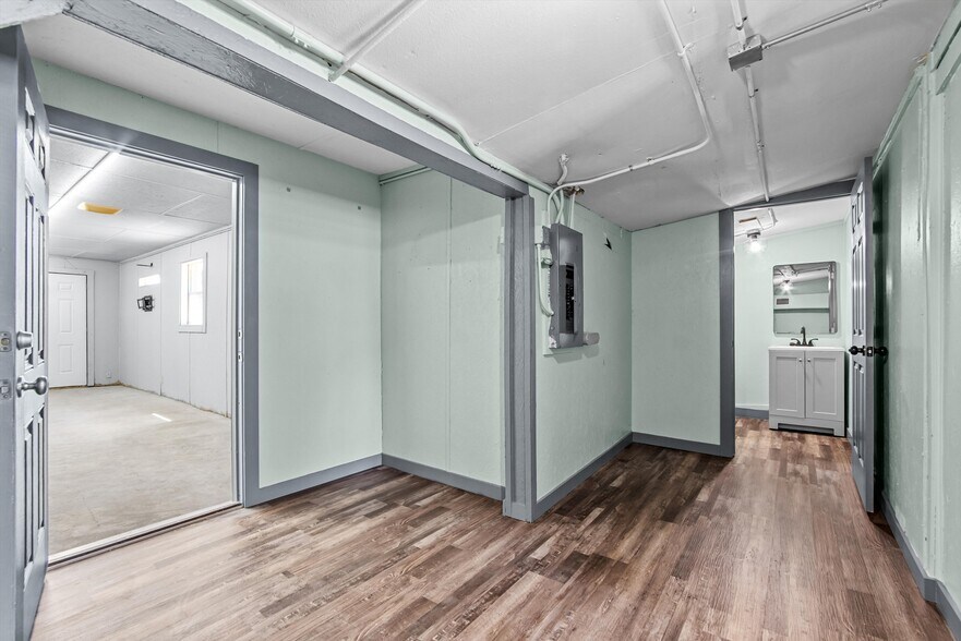 More Photos Of 605 Martin Luther King Junior Dr, Temple Warehouse For Sale