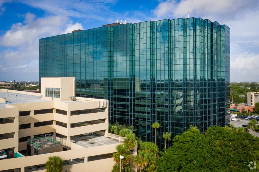 More Photos Of 2400 E Commercial Blvd, Fort Lauderdale Office For Lease