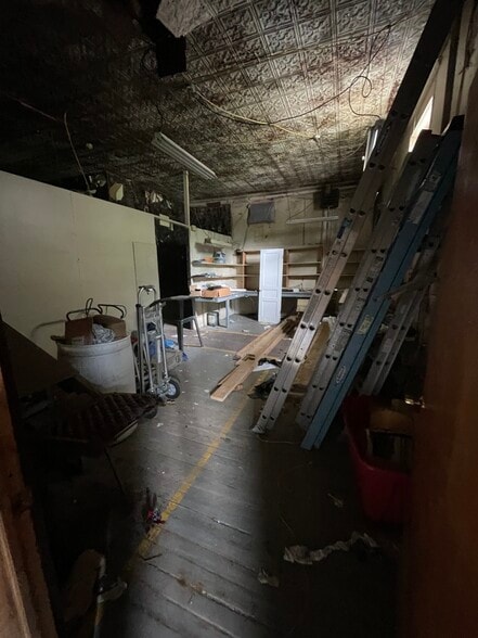 More Photos Of 786 Main St, Simpson Office For Sale