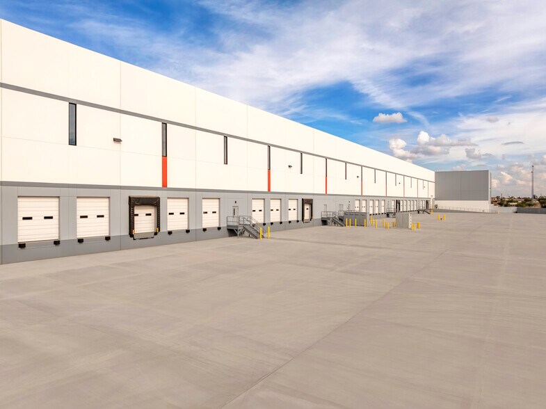 More Photos Of NWC INDIAN SCHOOL ROAD & LOOP 101, Phoenix Unknown For Lease