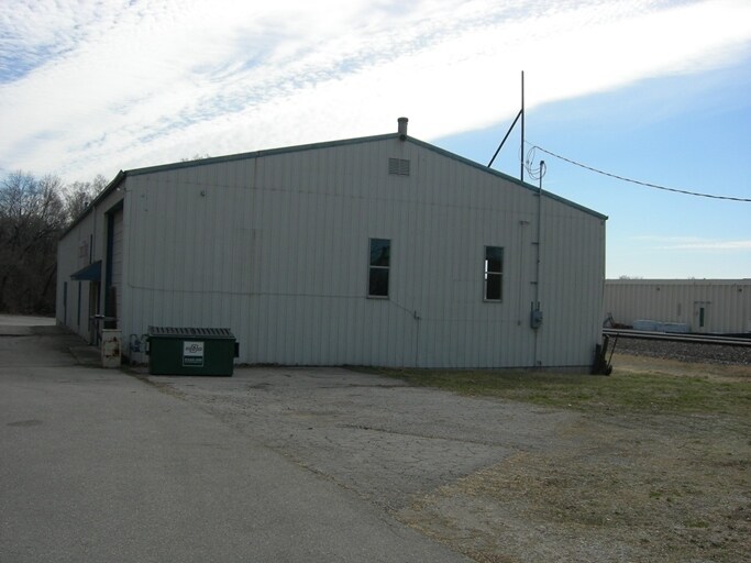 More Photos Of 10139 Kaw Dr, Edwardsville Warehouse For Lease