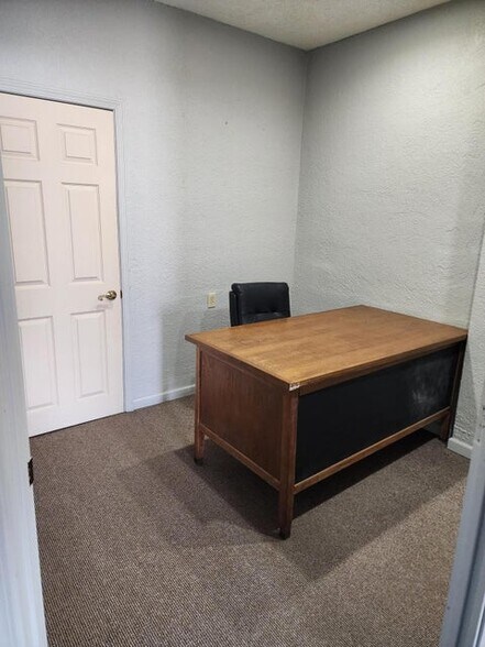 More Photos Of 132 W Washington Ave, Ava Medical For Sale