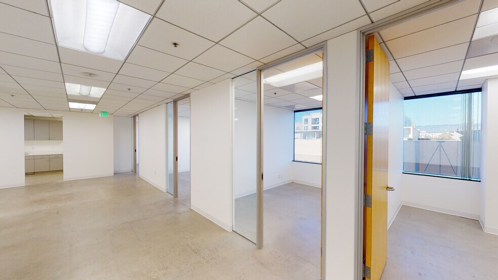More Photos Of 1990 S Bundy Dr, Los Angeles Office For Lease