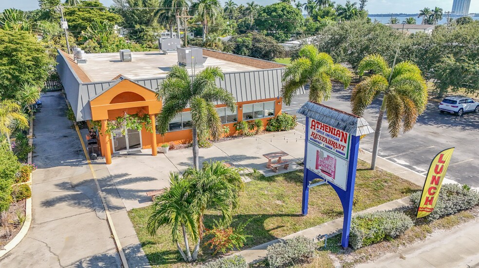 More Photos Of 1130 N Tamiami Trl, North Fort Myers Restaurant For Sale
