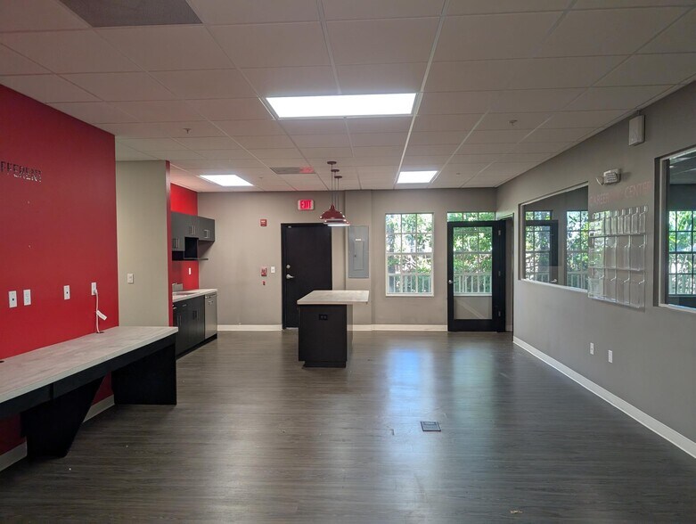 More Photos Of 3355 Clark Rd, Sarasota Medical For Lease