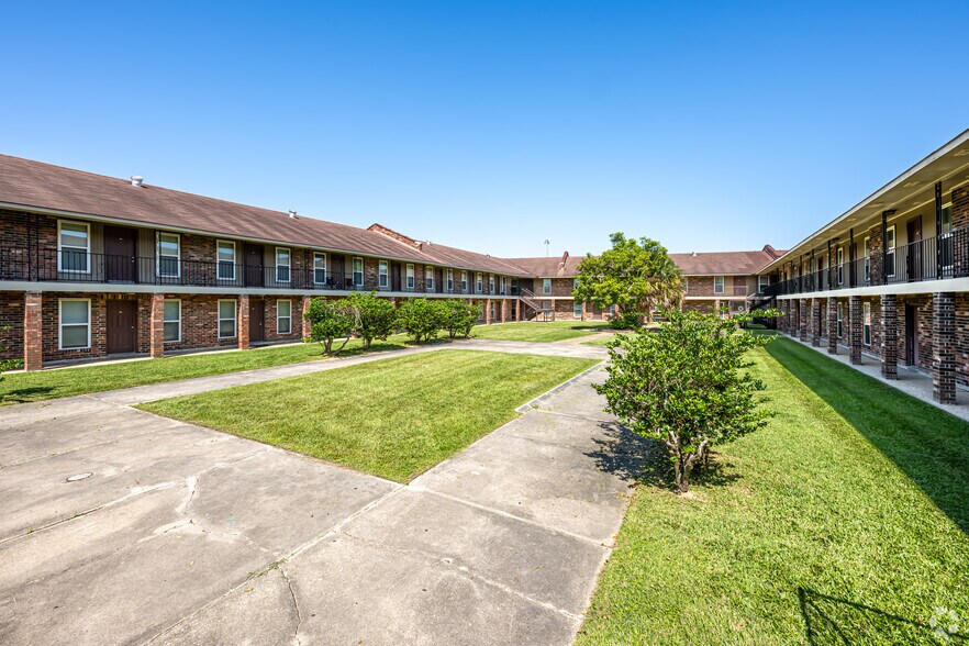 More Photos Of 10530 Florida Blvd, Baton Rouge Apartments For Sale