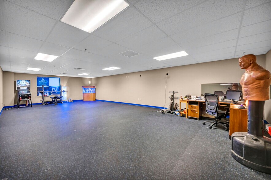 More Photos Of 159 N Gibson Rd, Henderson Warehouse For Sale