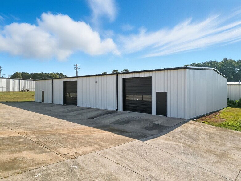 More Photos Of 2025 Marshall Huff Rd, Dallas Warehouse For Sale