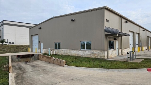 More Photos Of 214 Warehouse Dr, Buda Unknown For Lease
