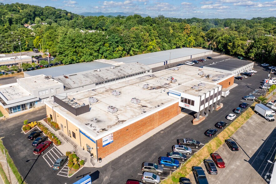 More Photos Of 2727 Franklin Rd SW, Roanoke Medical For Lease