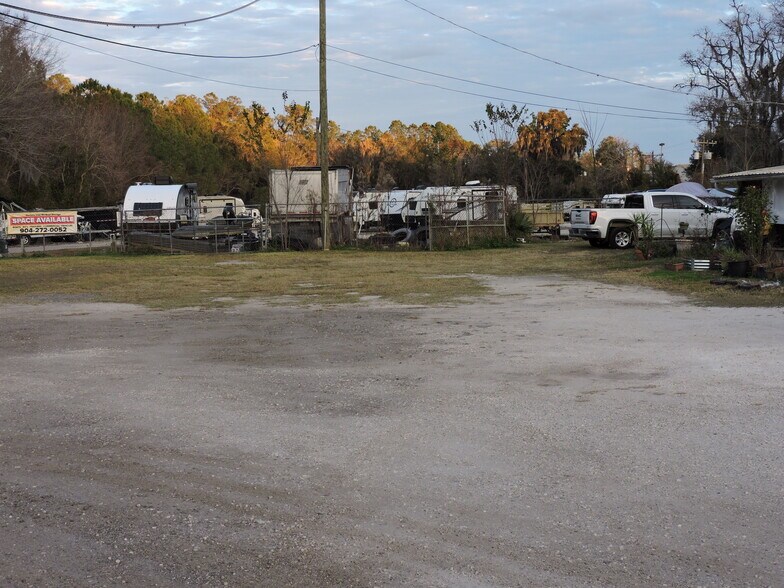 More Photos Of 535 College Dr, Middleburg General Retail For Sale