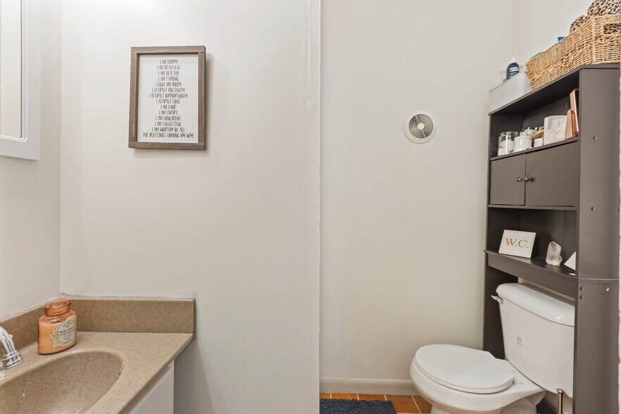 More Photos Of 210 E Grand Ave, Ponca City Office For Sale