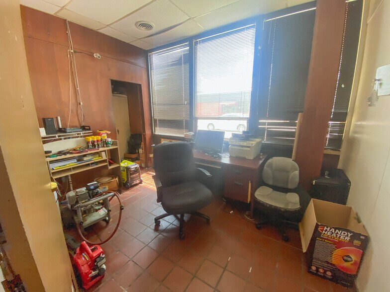 More Photos Of 9 Pass Rd, Gulfport Carwash For Sale