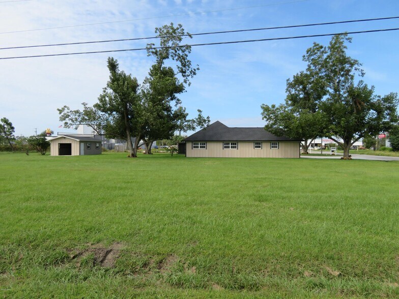 More Photos Of 5618 Lilly St, Panama City Office For Lease