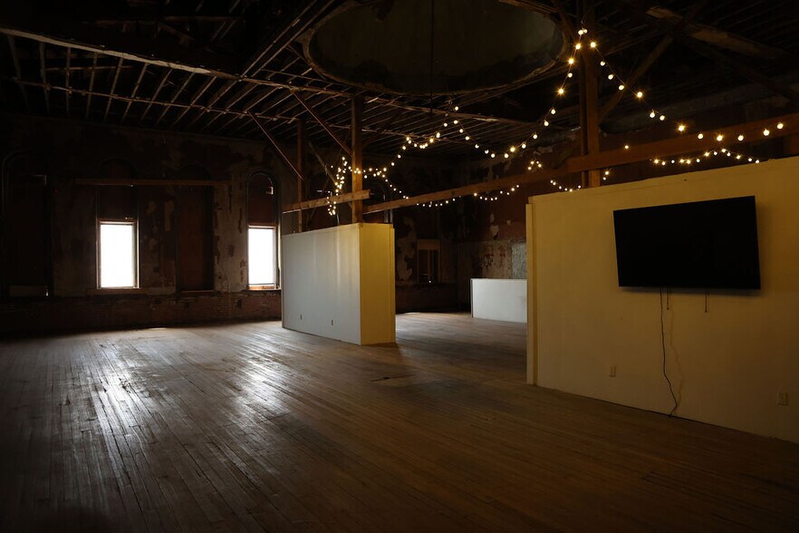 More Photos Of 526 Market St, Osage City Storefront For Sale
