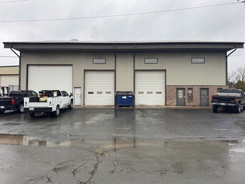More Photos Of 15 Lower Hudson Ave, Green Island Auto Repair For Lease