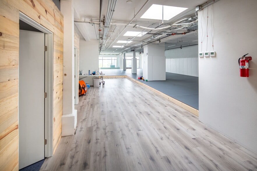 More Photos Of 43 E Main St, Alhambra Freestanding For Lease