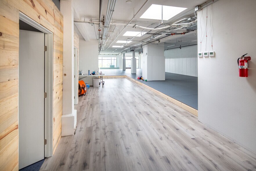 More Photos Of 43 E Main St, Alhambra Freestanding For Lease