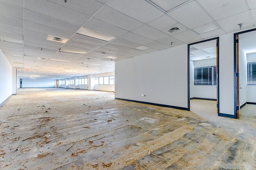 More Photos Of 2350 Valley View Ln, Dallas Loft Creative Space For Lease