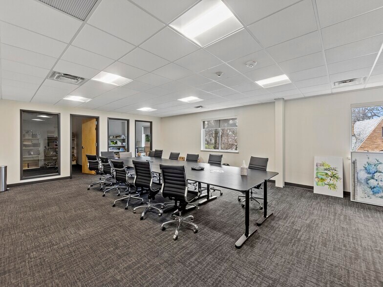 More Photos Of 7700-7750 Clayton Rd, Richmond Heights Office For Lease