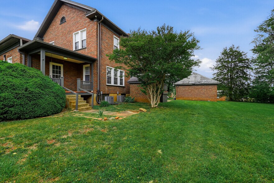 More Photos Of 18697 Forest Rd, Lynchburg Office For Sale