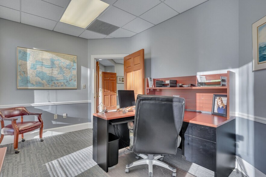 More Photos Of 52 New Orleans Rd, Hilton Head Island Office For Sale