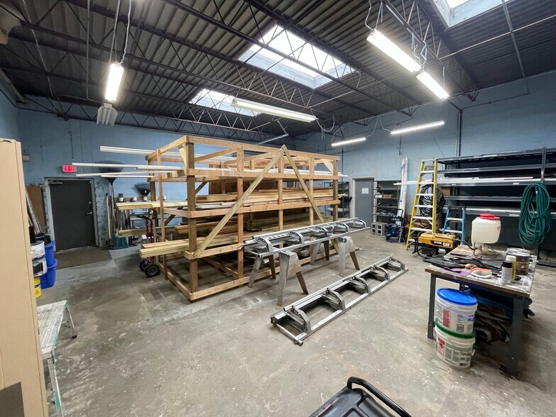 More Photos Of 941 Norfolk Sq, Norfolk Manufacturing For Lease