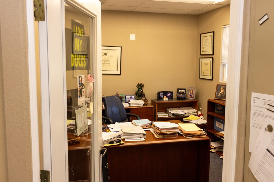 More Photos Of 8333 SE Stark St, Portland Office For Lease