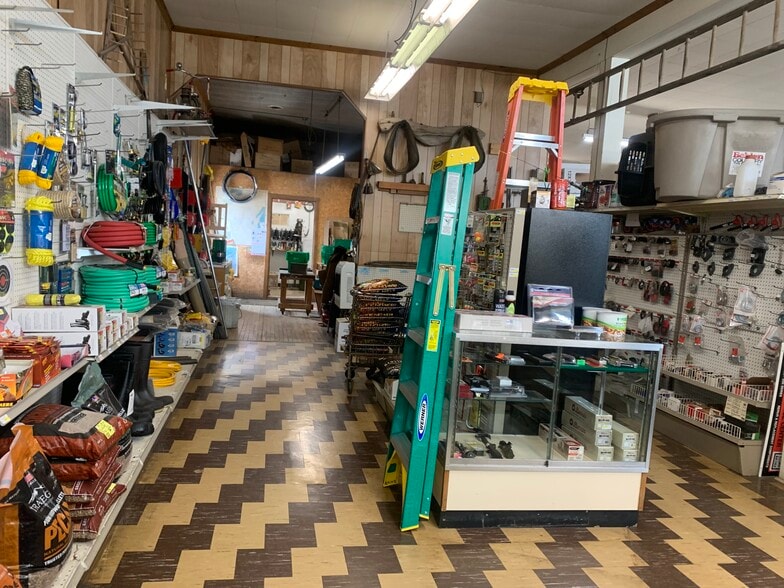 More Photos Of 719 E Murray St, Boyd General Retail For Sale